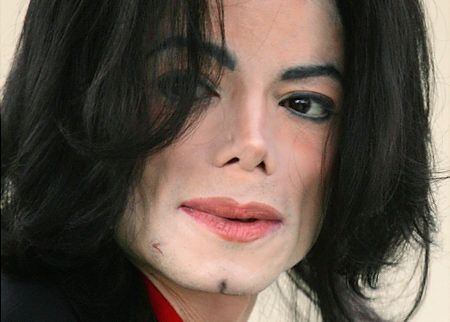 The Life and Death of Michael Jackson será publicada no fim do ano Mikey-michael-jackson-20089265-450-322