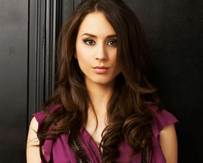 Dpto de Cazadores del Ministerio Troian-Bellisario-as-Spencer-Hastings-in-PLL-troian-bellisario-20286322-416-335