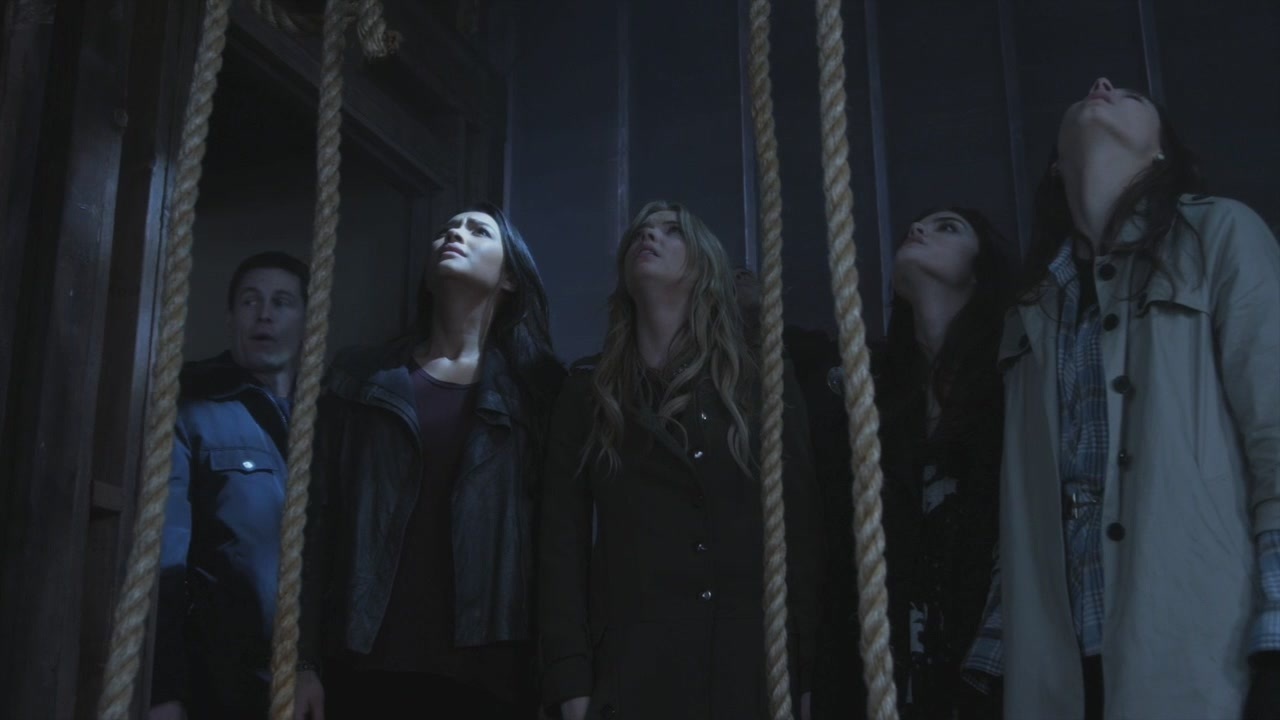 1x22 - For Whom the Bell Tolls 1x22-pretty-little-liars-tv-show-20403500-1280-720