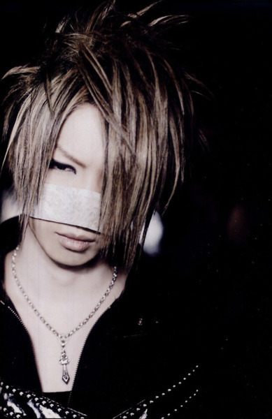 Reita [The GazettE] Reita-the-gazette-20469439-389-600