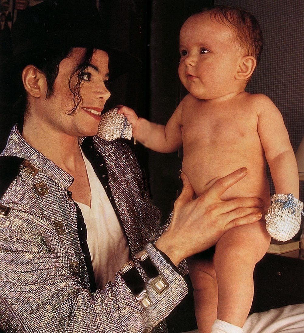 Papai Michael e o Instinto Paternal Michael-with-baby-prince-queen_gina-michael-jackson-20801137-1000-1096