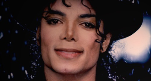 Immagini vietate ai "deboli di cuore" - Pagina 26 Michael-Jackson-michael-jackson-20966922-500-268