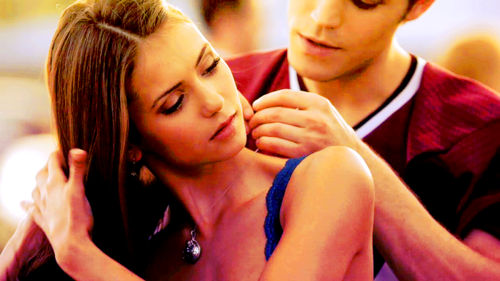 صـور للقميله ايلينا صور متحركة 2012 Stefan-Elena-stefan-salvatore-and-elena-gilbert-21213486-500-281