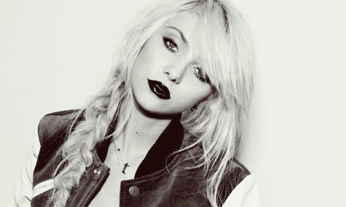 Relaciones of Ethan 8) TM-taylor-momsen-21417646-500-300