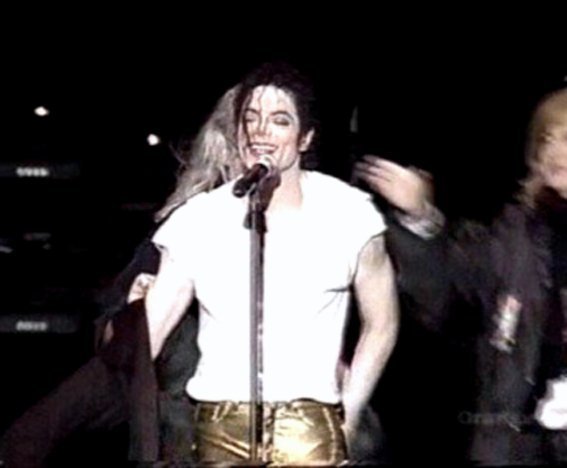 Immagini vietate ai "deboli di cuore" - Pagina 29 -HIStory-World-Tour-michael-jackson-21638267-567-468