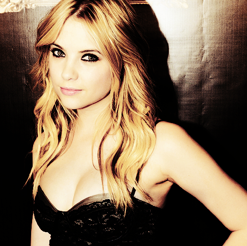 Bienvenidos al desastroso mundo de la vida de Katy (: Ashley-Benson-ashley-benson-22496170-500-498