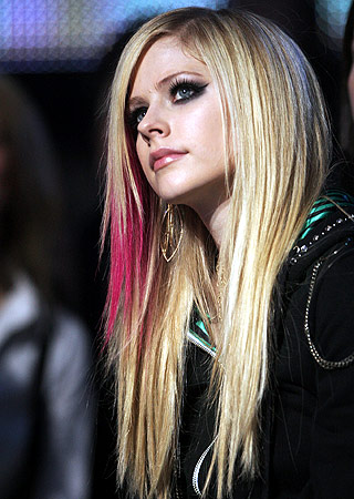 Alice veidukas Avril-avril-lavigne-23369526-320-450