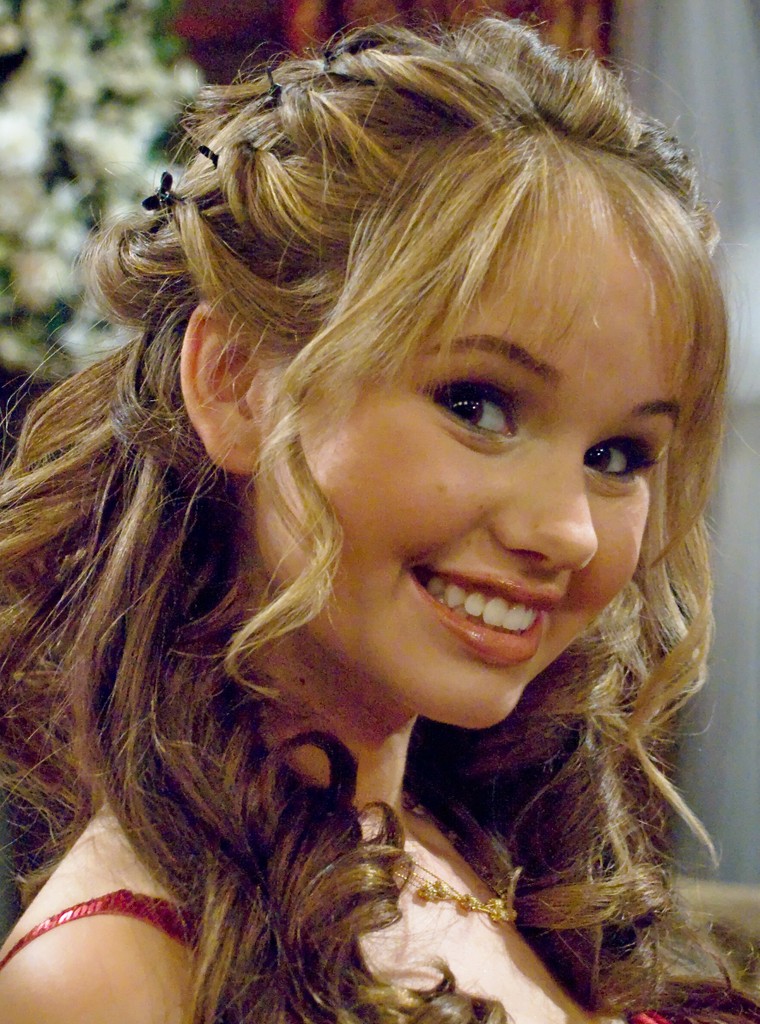 Khi đại gia đình Disney không còn trong sáng Debby-Ryan-The-Suite-Life-on-Deck-debby-ryan-the-suite-life-on-deck-23308453-760-1024