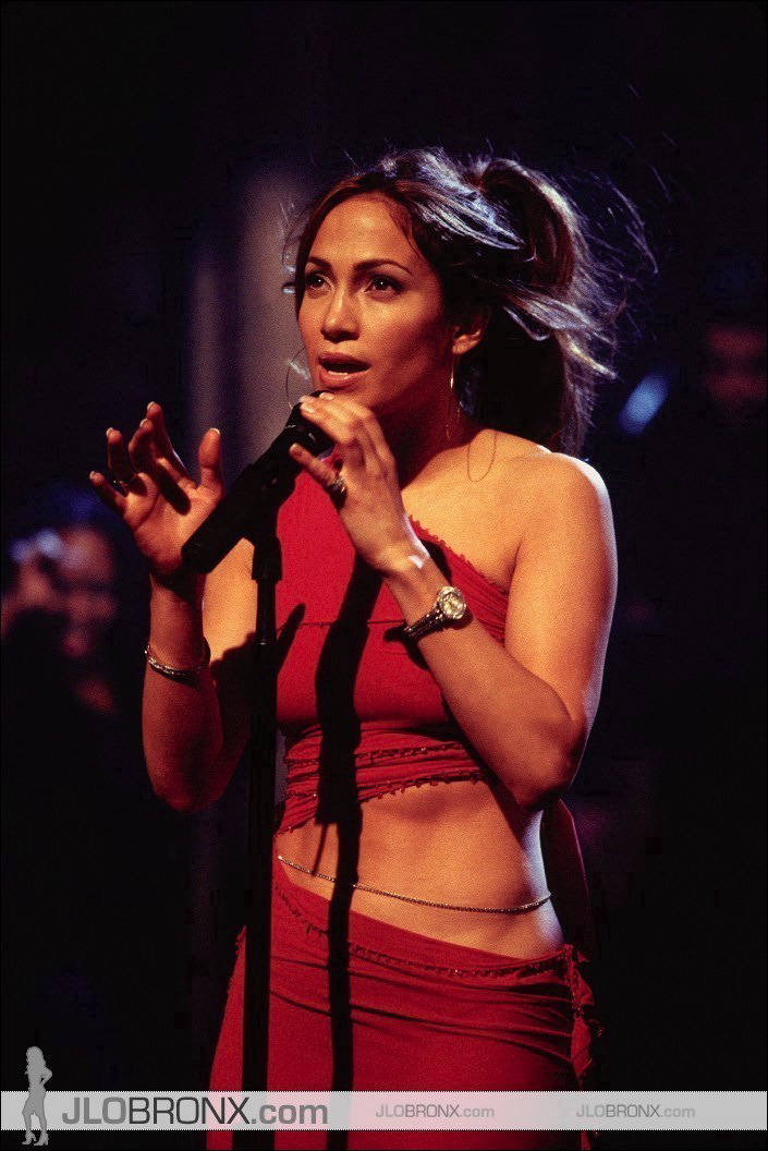 2000  Saturday-Night-Live-Performance-2000-jennifer-lopez-23480291-705-1056