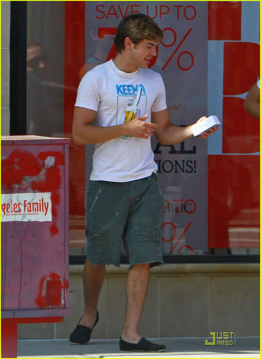 Zac Efron Zac-out-in-Studio-City-zac-efron-23459962-890-1222