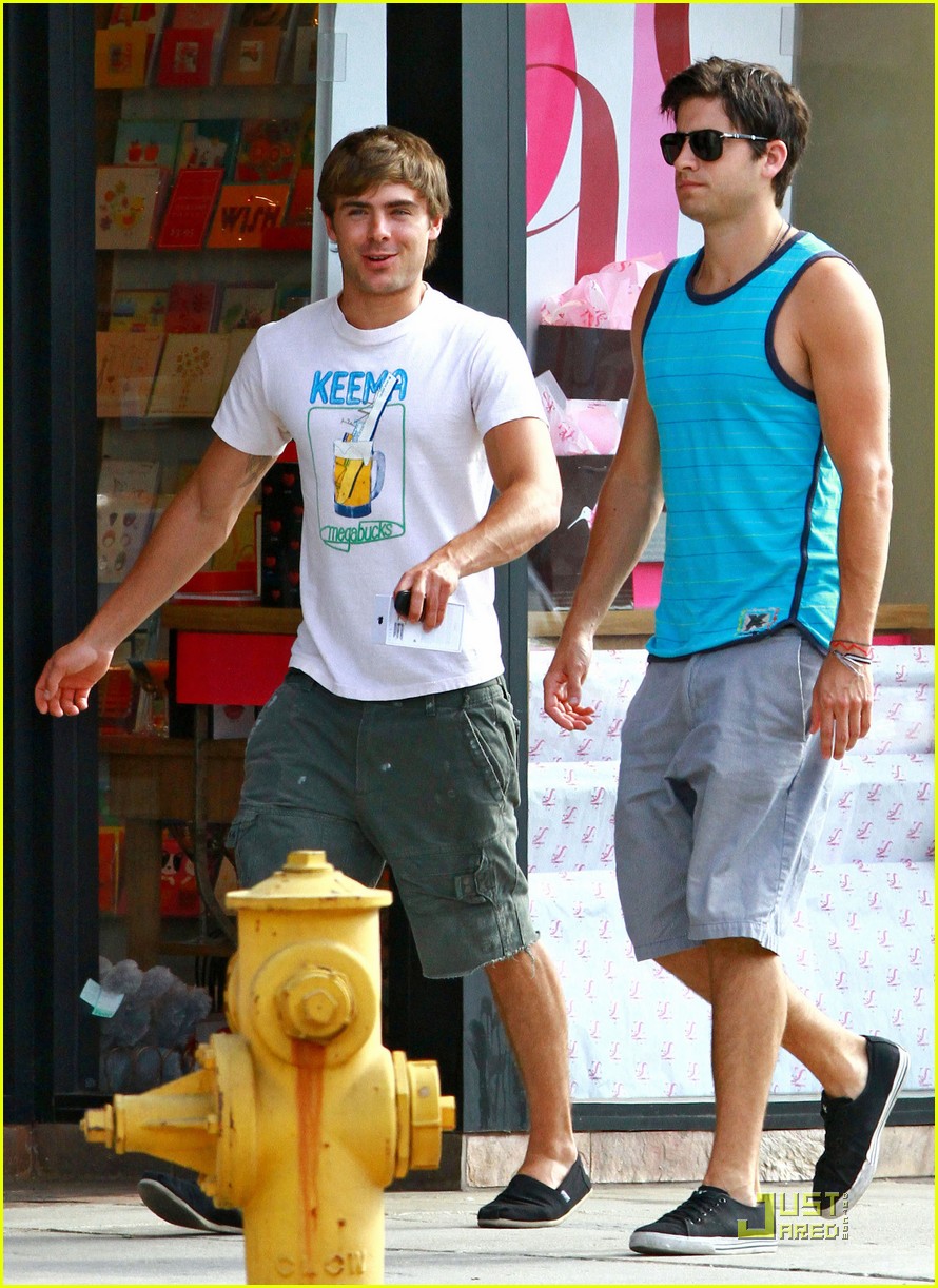 Zac Efron Zac-out-in-Studio-City-zac-efron-23459969-890-1222