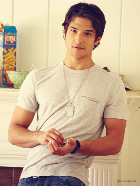 Album Photo de Matthew Anderson Tyler-Posey-teen-wolf-23620876-454-600