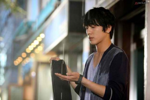 Poze din serial - Pagina 6 Lee-Shin-youve-fallen-for-me-heartstrings-23767686-500-333