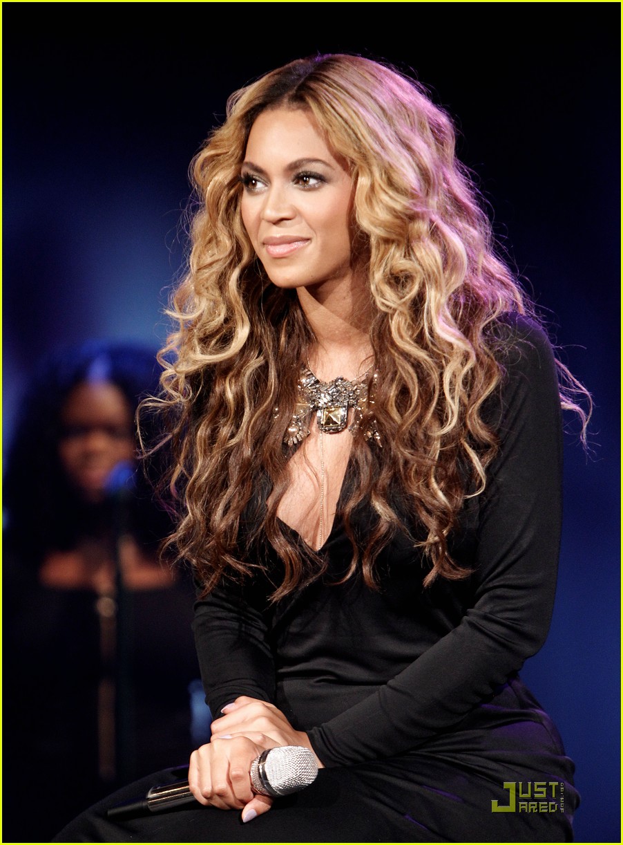 Beyoncé > Fotos raras, antiguas, eras anteriores... - Página 3 Beyonce-The-View-July-28-2011-beyonce-24138638-902-1222
