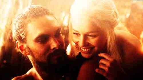 Juego de Tronos {Game of Thrones} Daenerys-Targaryen-and-Khal-Drogo-daenerys-targaryen-24490298-500-281