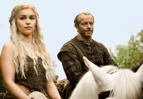 PERSONAJE FAVORITO DE GAME OF THRONES Daenerys-Targaryen-and-Jorah-Mormont-house-targaryen-24524376-600-419