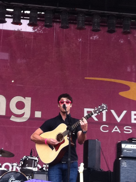 Fotos de Darren Criss en Northalsted Market Days Darren-Chicago-Market-Days-13-08-11-darren-criss-24532925-478-640