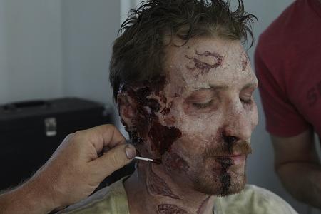 Behind the scenes [Actors and Actresses, make-up.. etc]  - Page 3 TWD-Behind-the-Scenes-the-walking-dead-24525728-450-300