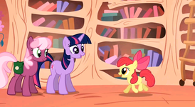 Applebloom imagens 274px-Twilight_Sparkle_and_Cheerilee_talking_to_Apple_Bloom_S1E18