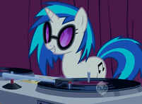 Vinyl Scratch 201px-Vinyl-Scratch-my-little-pony-friendship-is-magic-27681041-1480-1080