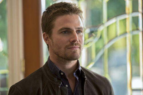 Bones, Luke 500px-Oliver_Queen_Stephen_Amell-28