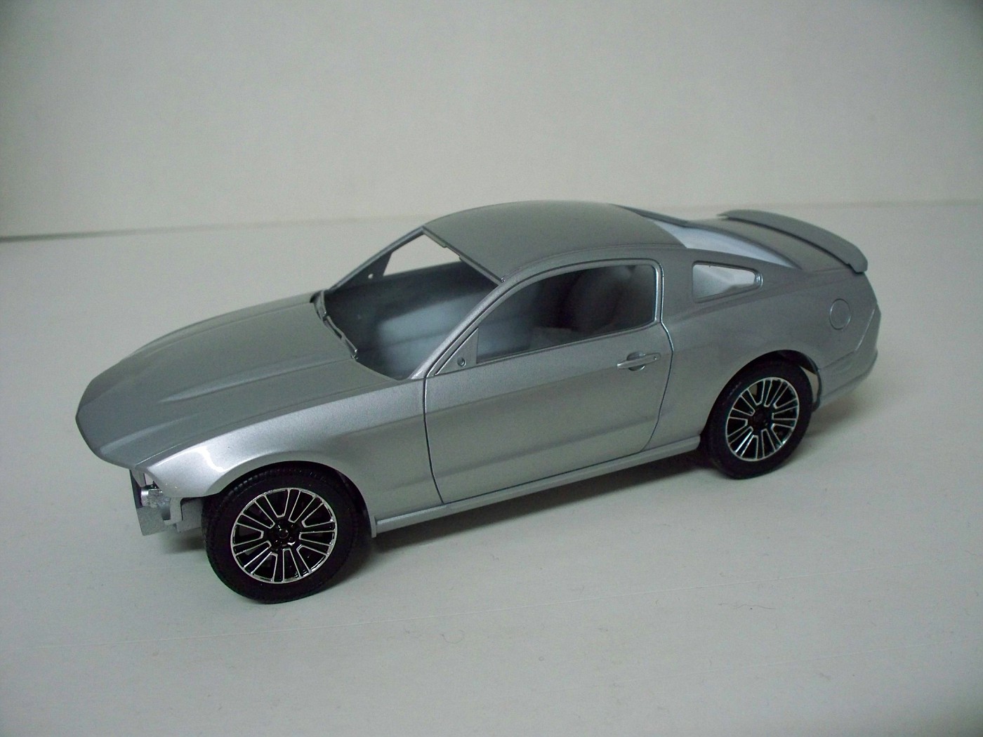 Mustang 2010 (Revell 1/25) 2010MustangJanvier042012018-vi