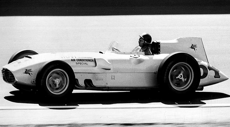 el maestro FANGIO NoviSplFangio58Indy-vi