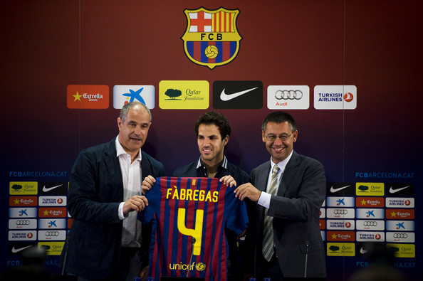 Champions signs a New F Player - Page 2 FC-Barcelona-Unveils-New-Signing-Cesc-Fabregas-fc-barcelona-24569877-594-395