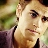 Il y a des regards et des sourires qui ne trompent pas ☂ Anya E. Brosman As-Stefan-paul-wesley-25435108-100-100