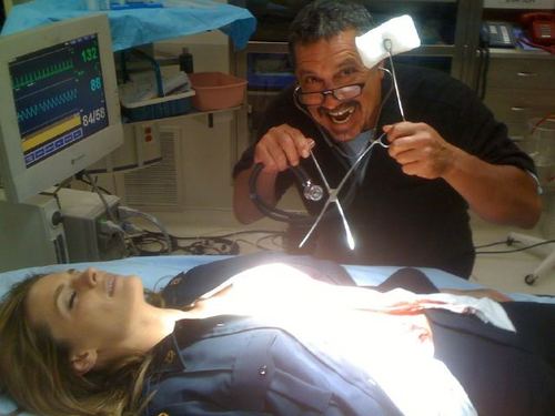 .:: Beckett::. - Página 7 Stana-With-Executive-Producer-Rob-Bowman-stana-katic-25485163-500-375