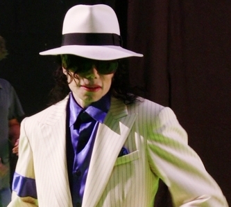 Michael Jackson This Is It This-Is-It-mjs-this-is-it-26106225-333-299