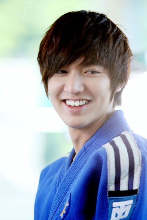  صور جواد لمسلسل ايام الزهور Lee-Min-Ho-lee-min-ho-26225652-480-720