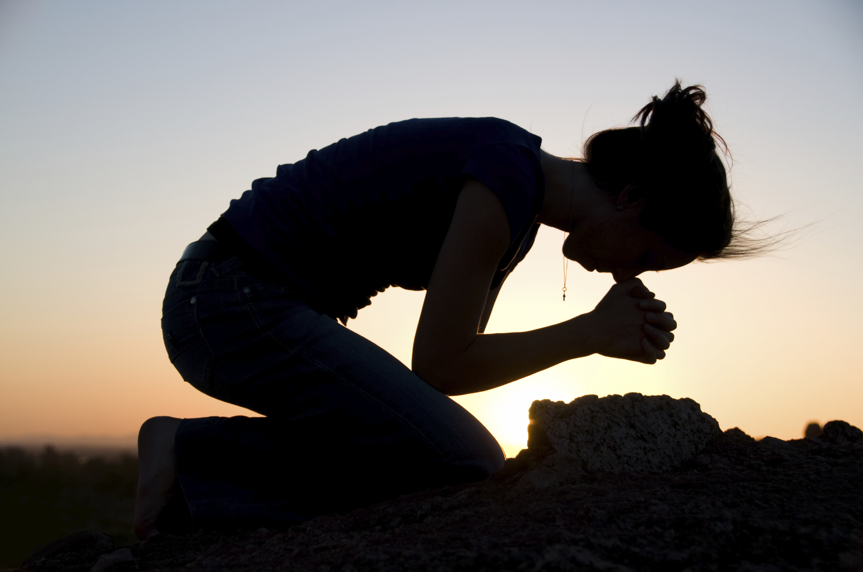 كيف تتعامل مع ذنبك Praying-praying-26901936-1701-1129