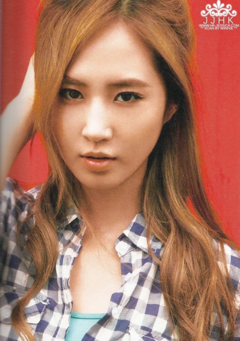 Girls Generation ! Yuri-snsd-holiday-photobook-scans-yuri-black-pearl-27486522-492-700