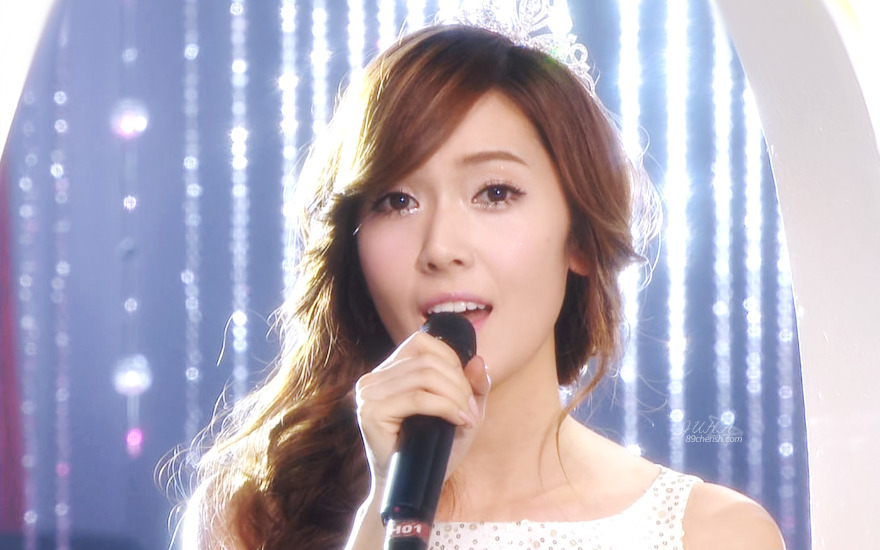 صور جيسيكا اوني  Jessica-SNSD-Christmas-Fairy-Tale-Captures-snsd-jessica-28232266-880-550