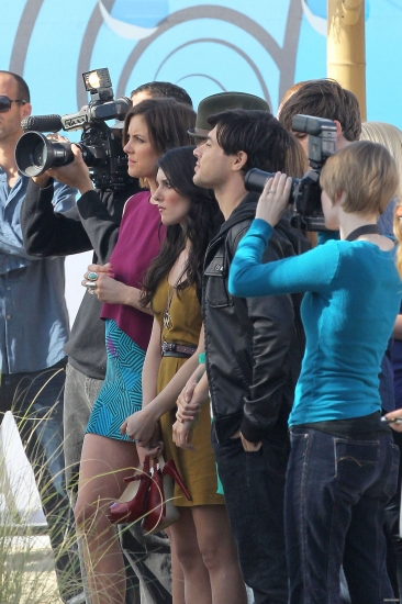 90210 newwwwwwwwwwwwwwwww On-Set-of-90210-90210-28581596-366-550