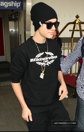 NEw Bieberpics <3 Bieber-lax-justin-bieber-28896121-290-457