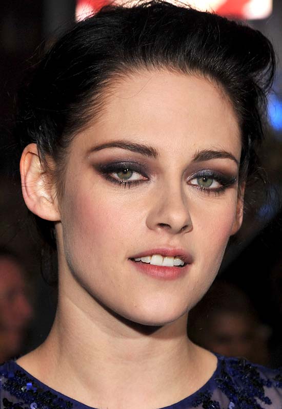 Makeup duel - Page 2 Kristen-Stewart-s-pretty-makeup-makeup-29322142-550-799