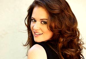 Jamonas - Página 3 Sarah-drew-sarah-drew-29334885-300-207