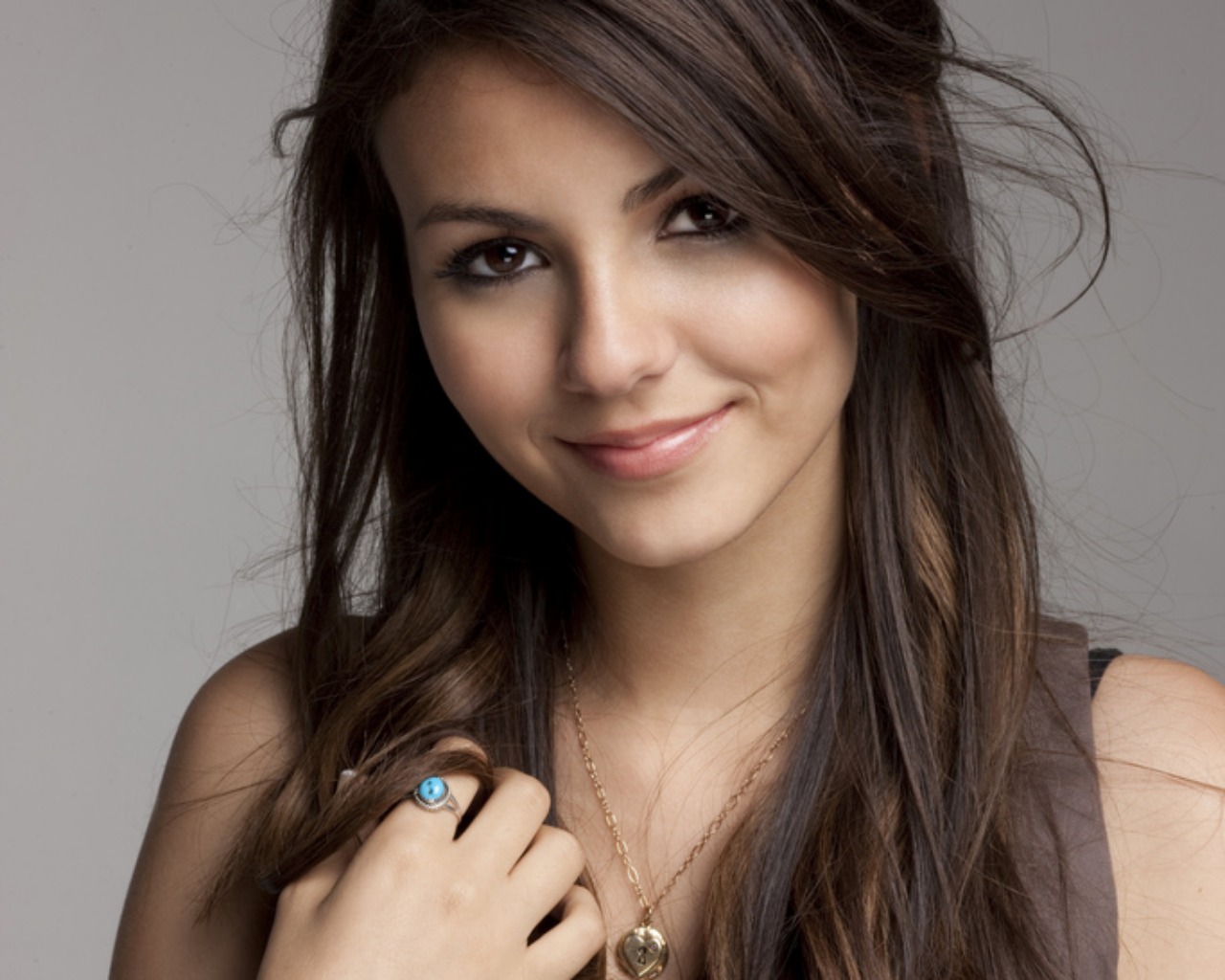 صور فيكتوريا Victoria-Justice-333-victoria-justice-29484956-1280-1024