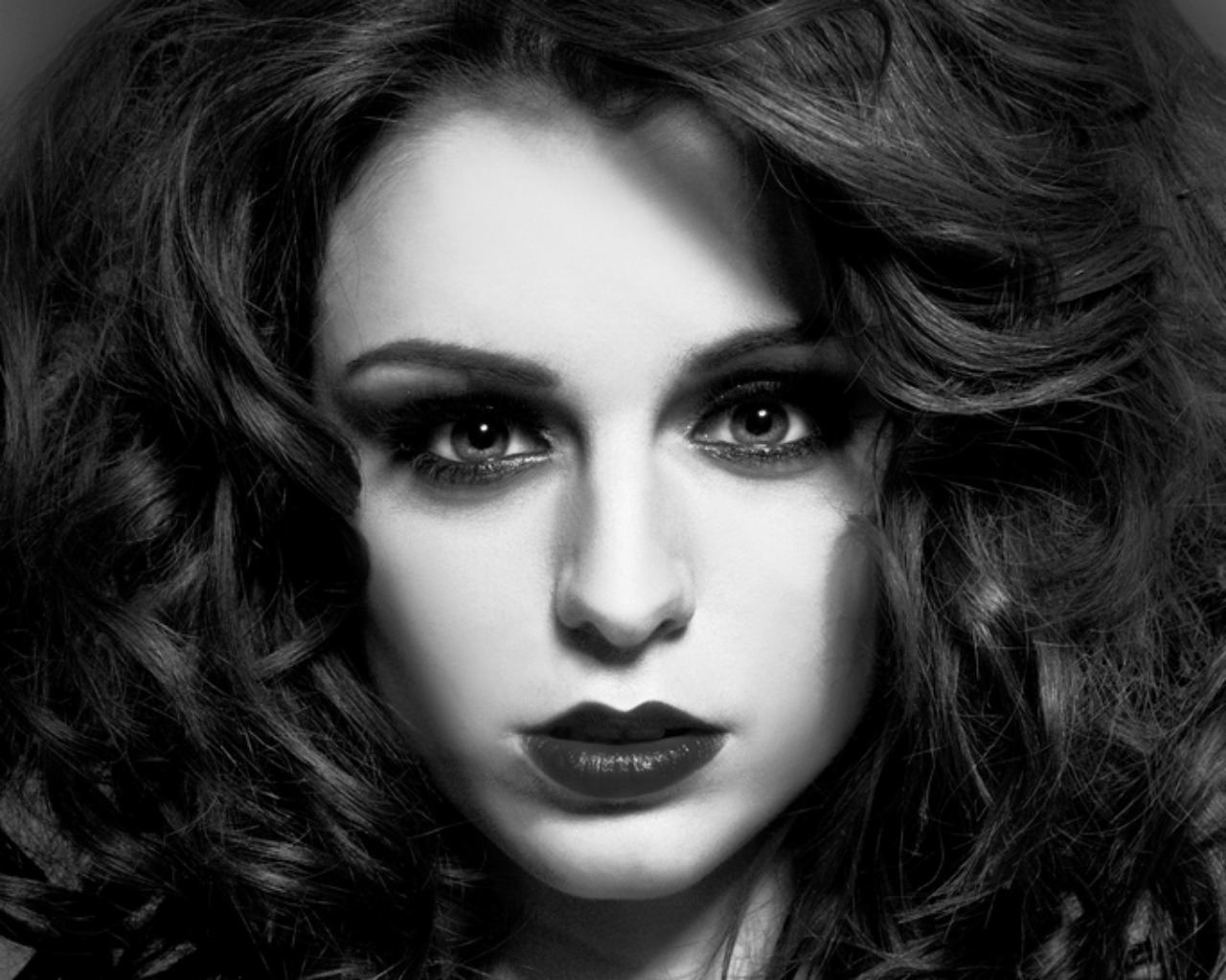 Juegos de Ladrones. Audiciones cerradas. RESULTADOS. - Página 4 CherLloyd-cher-lloyd-29622644-1280-1024