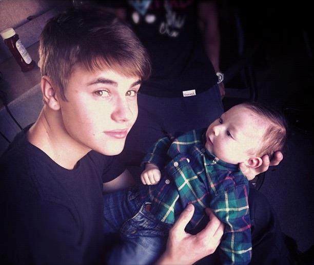 NEw Bieberpics <3 So-sweet-justin-bieber-30169089-612-517