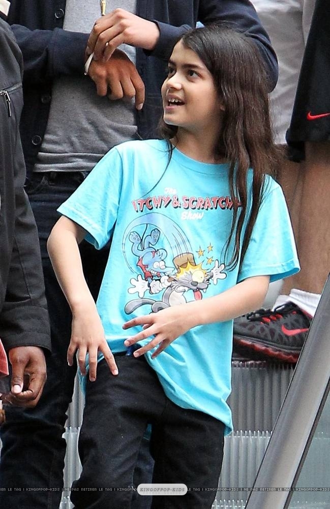 [NUOVE FOTO] Prince, Paris e Blanket Jackson  - Pagina 24 New-blanket-jackson-30224642-649-1000