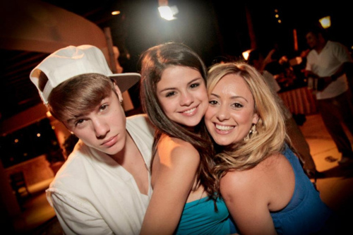 NEw Bieberpics <3 Jelena-at-a-friend-s-wedding-in-Mexico-Dec-2011-justin-bieber-30346510-500-333