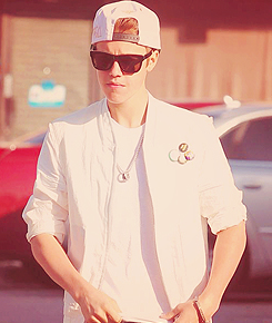 NEw Bieberpics <3 Justin-justin-bieber-30407255-245-290