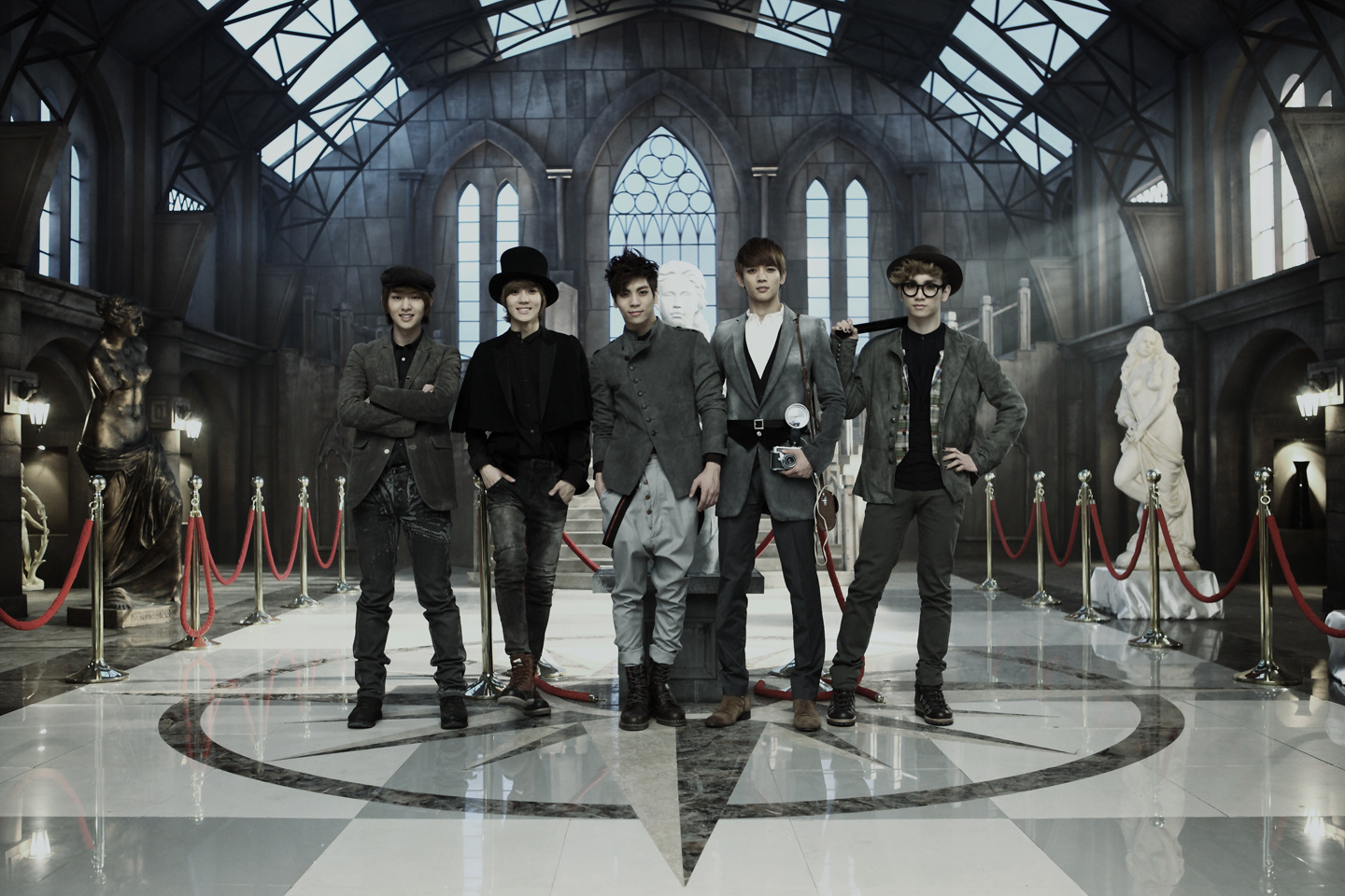 SHINee (Boyband) SHINee-Sherlock-shinee-2012-30737109-1440-960