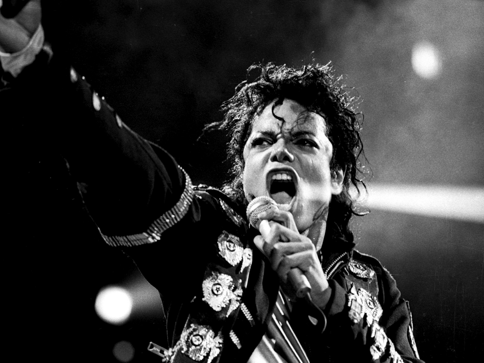 Immagini era "BAD" - Pagina 19 MJ-wallpapers-michael-jackson-31128130-1600-1200