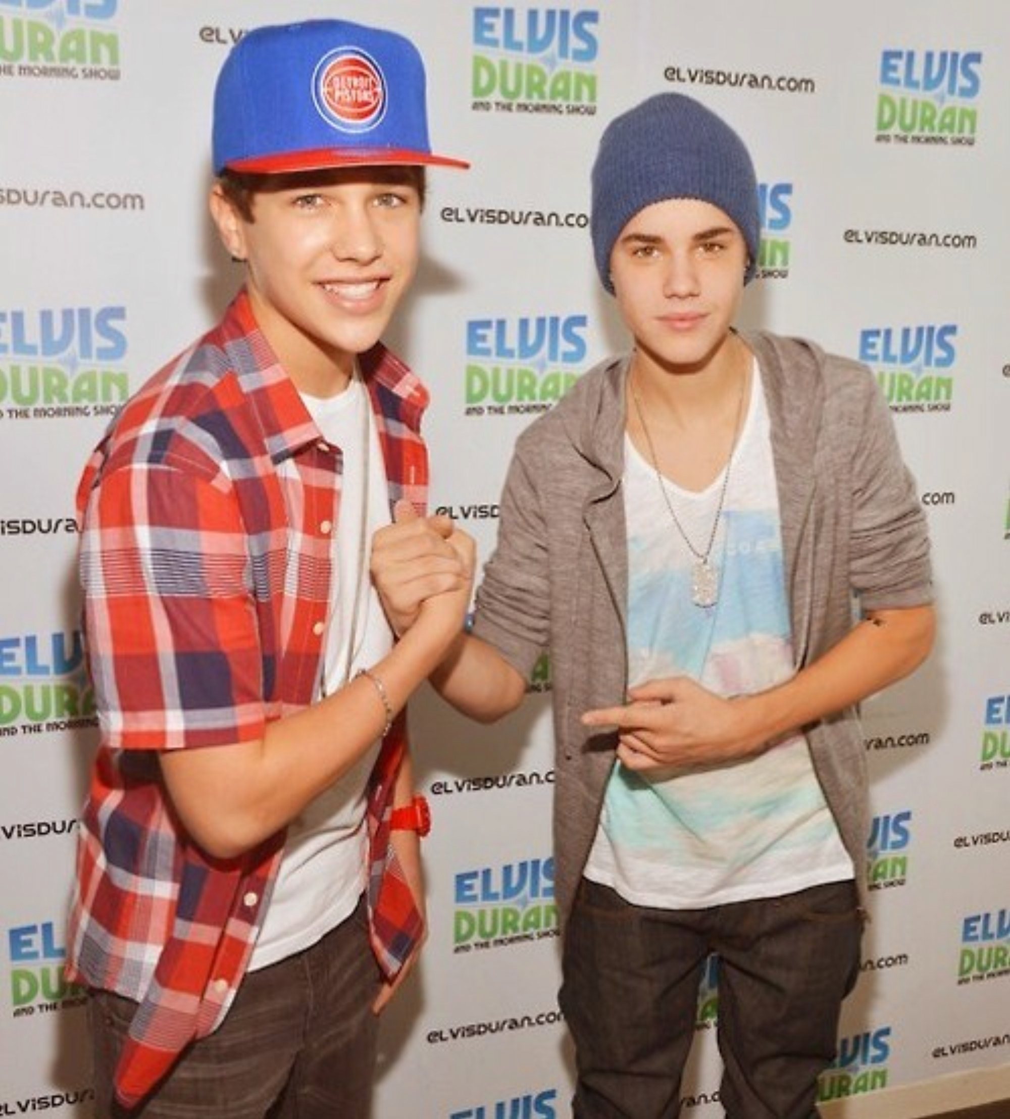 NEw Bieberpics <3 - Seite 2 Justin-Bieber-Austin-Mahone-MTV-2012-justin-bieber-31278530-2000-2216