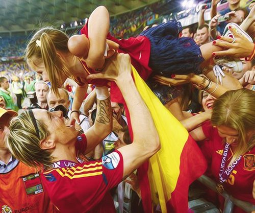 احلى صور فرناندو توريس Euro-2012-final-Spain-v-Italy-Torres-celebrating-victory-fernando-torres-31316973-500-417