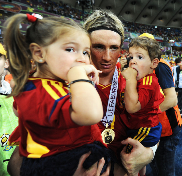 احلى صور فرناندو توريس Euro-2012-final-Spain-v-Italy-Torres-celebrating-victory-fernando-torres-31322799-594-573